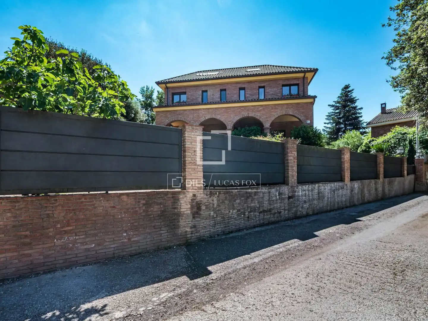 Vista exterior de Casa o xalet en venda en Sant Cugat del Vallès amb Aire condicionat, Calefacció i Traster
