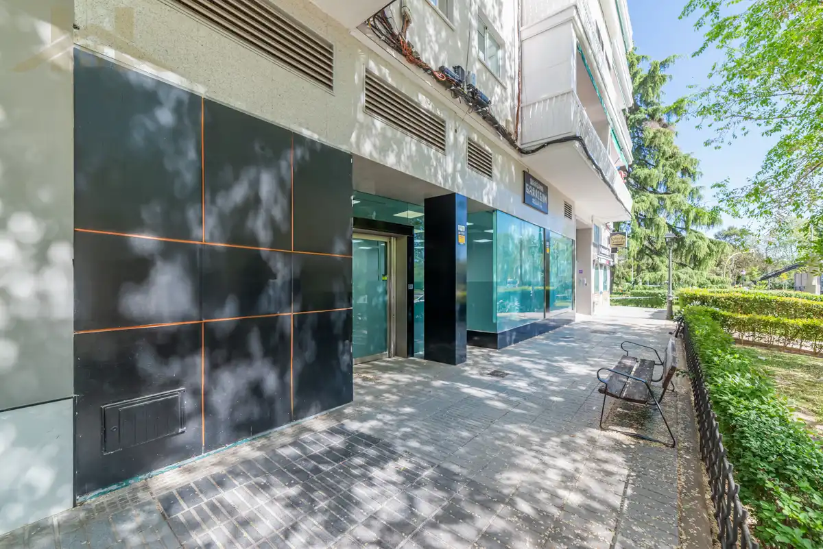 Vista exterior de Local en venta en Alcorcón con Aire acondicionado, Calefacción y Alarma