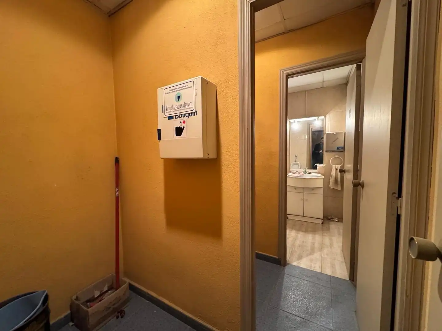Badezimmer von Geschaftsraum zur Miete in Godella