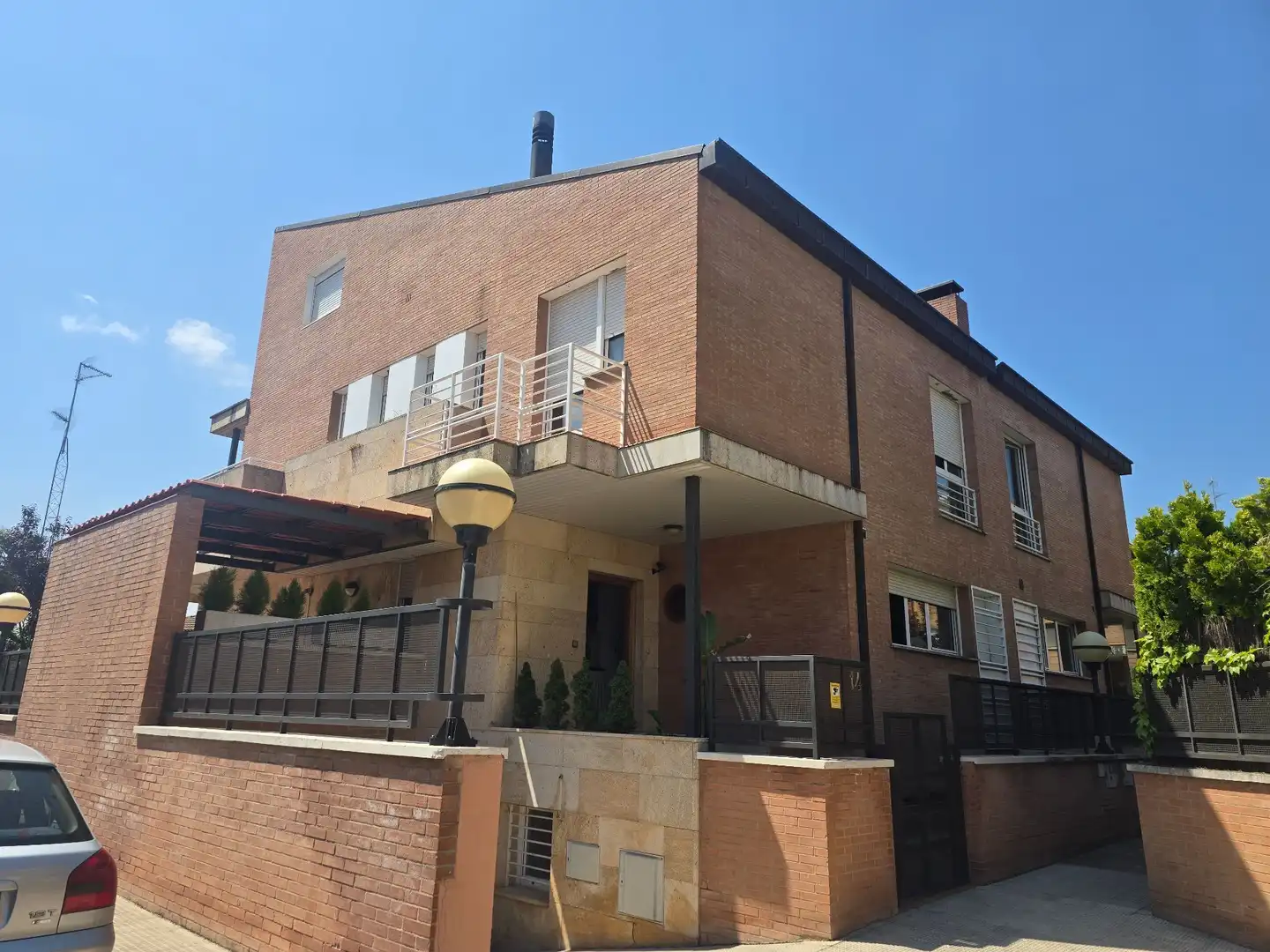 Vista exterior de Casa o chalet en venta en  Logroño con Calefacción, Jardín privado y Terraza