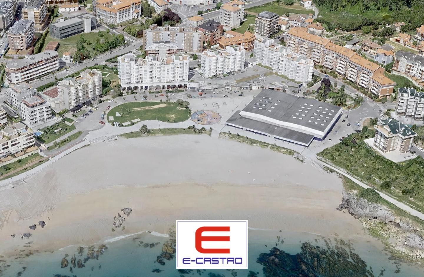 Vista exterior de Àtic en venda en Castro-Urdiales amb Calefacció, Parquet i Terrassa