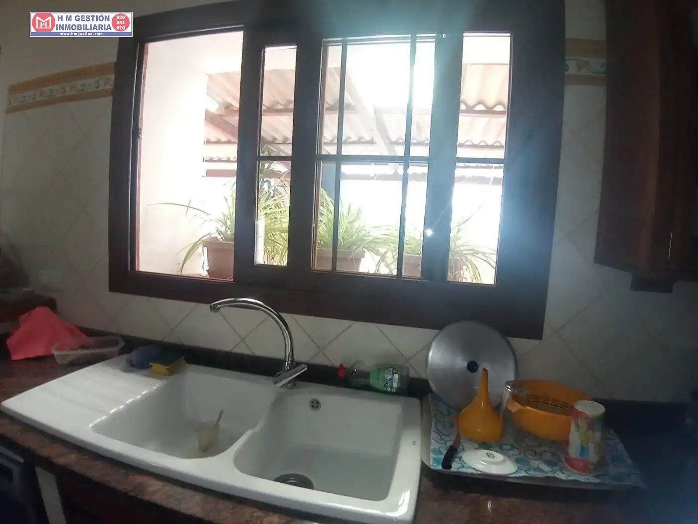 Cuina de Casa o xalet en venda en Arenales de San Gregorio amb Jardí privat, Terrassa i Moblat