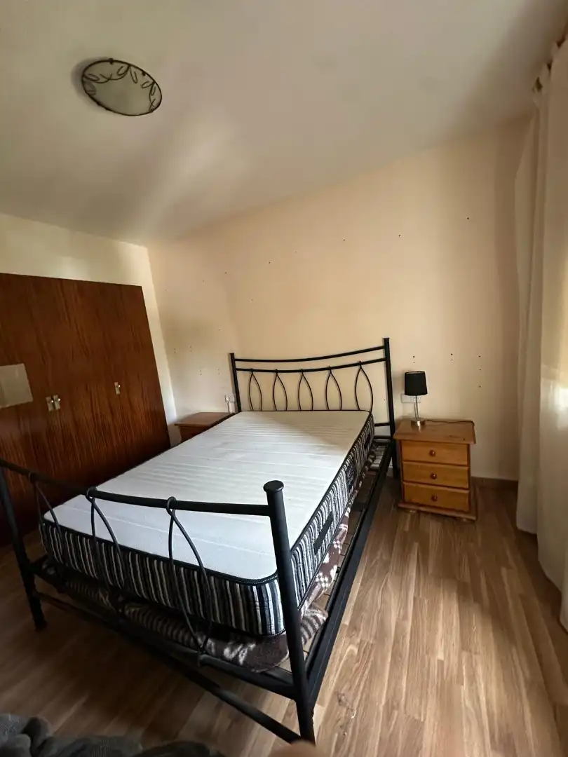 Habitación de Casa adosada en venta en Botarell con Jardín privado, Parquet y Amueblado