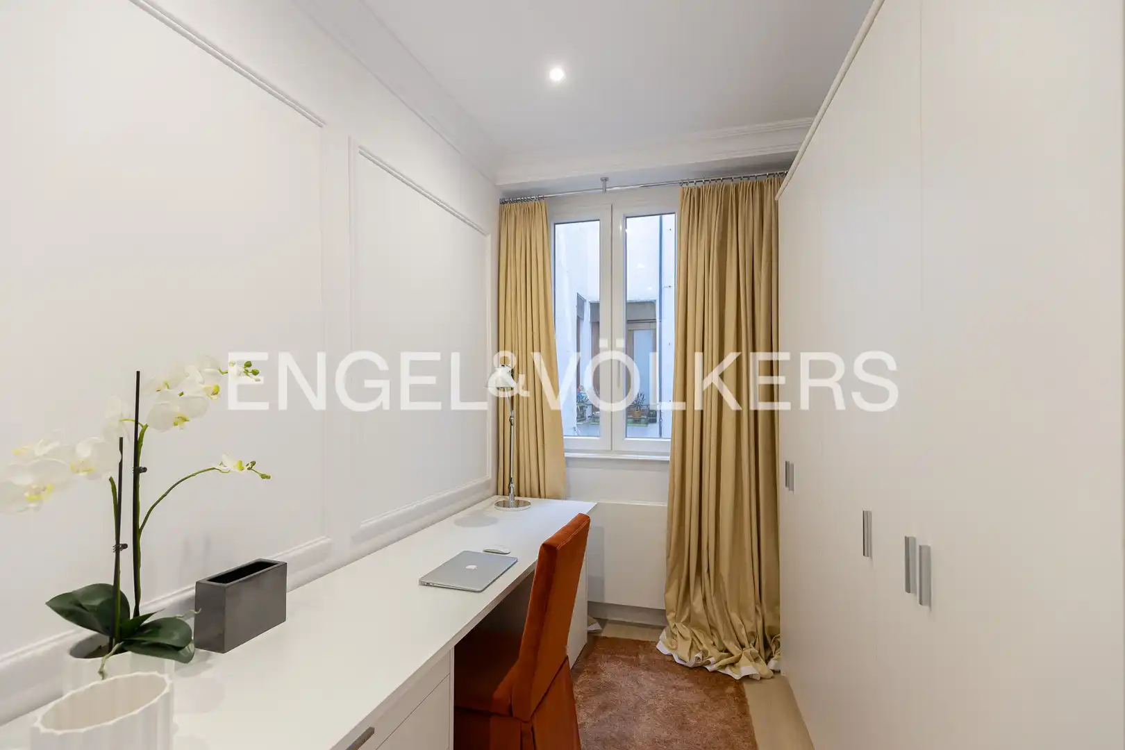 Comedor de Piso en venta en Madrid con Calefacción, Trastero y Amueblado