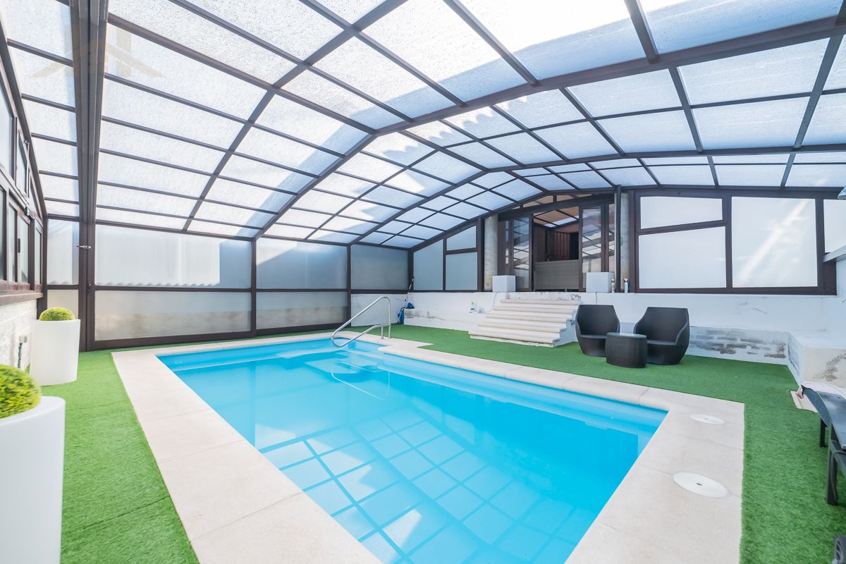 Piscina de Casa o xalet en venda en Navalcarnero amb Aire condicionat, Calefacció i Jardí privat