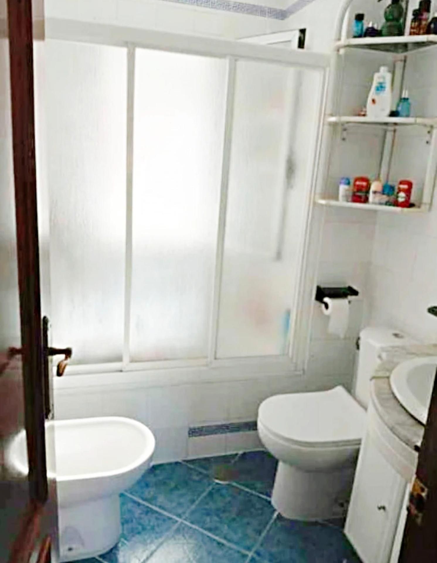 Bany de Pis en venda en  Sevilla Capital amb Aire condicionat, Terrassa i Balcó