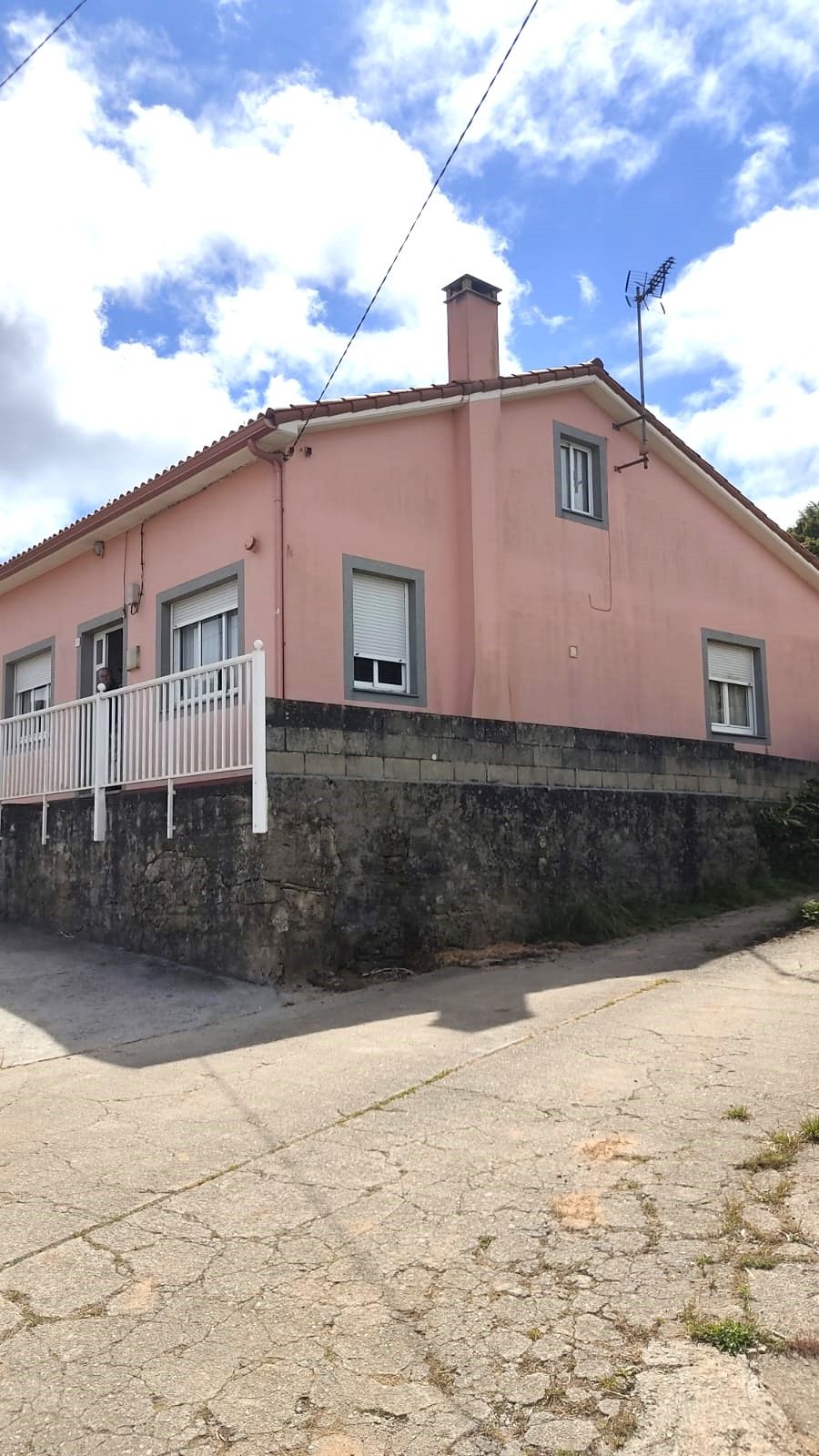 Vista exterior de Casa o xalet en venda en Cabana de Bergantiños amb Jardí privat, Parquet i Moblat