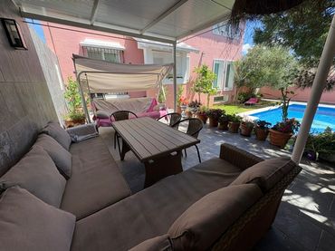 Detached house with balcony for sale in El Rinconcillo