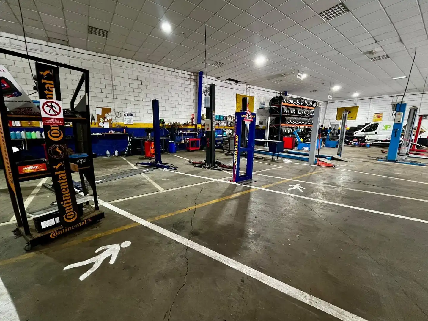 Parkplatz von Fabrikhallen zum Verkauf in Badajoz