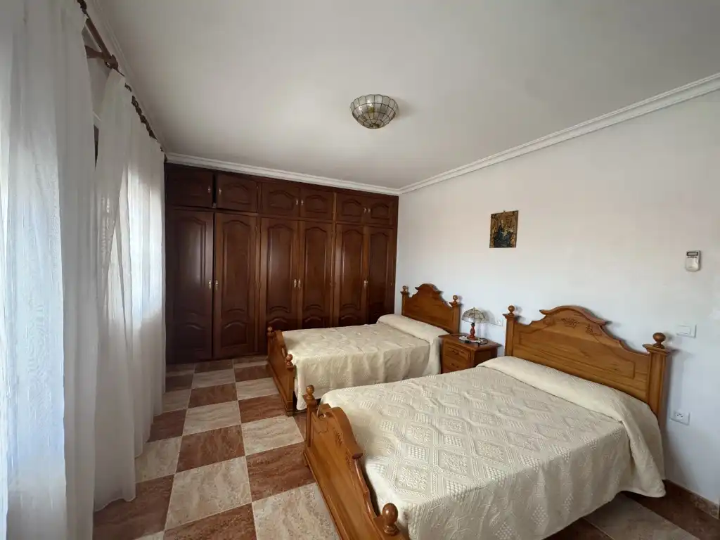 Dormitori de Casa o xalet en venda en Valencia de las Torres amb Aire condicionat, Terrassa i Piscina