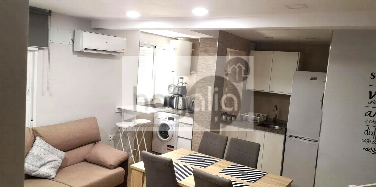 Kitchen of Flat to share in  Sevilla Capital  with Air Conditioner and Furnished