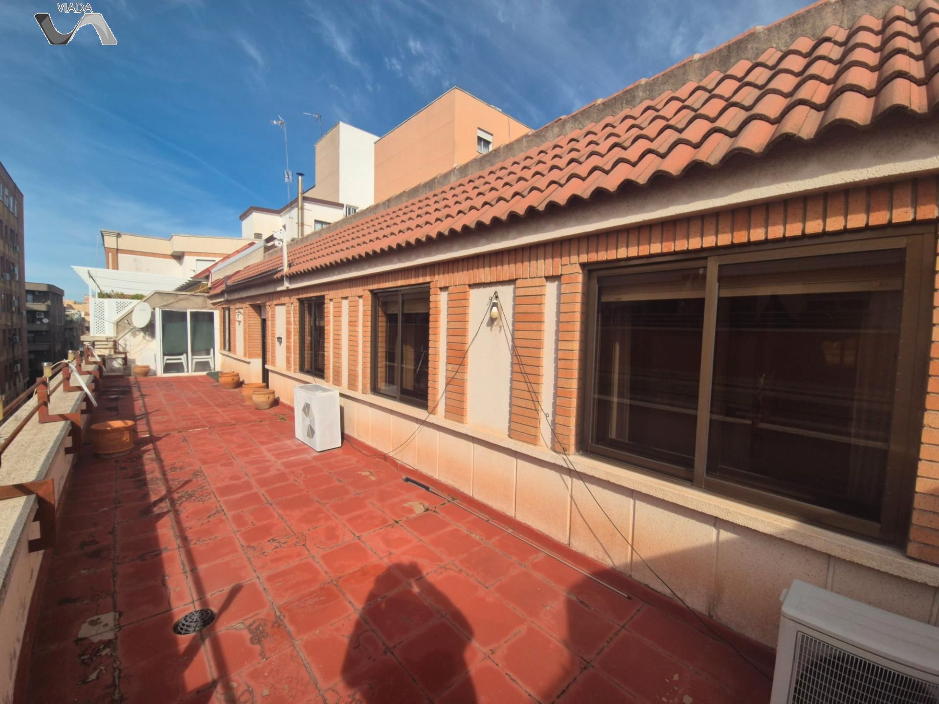 Vista exterior de Àtic en venda en Puertollano amb Aire condicionat, Calefacció i Terrassa