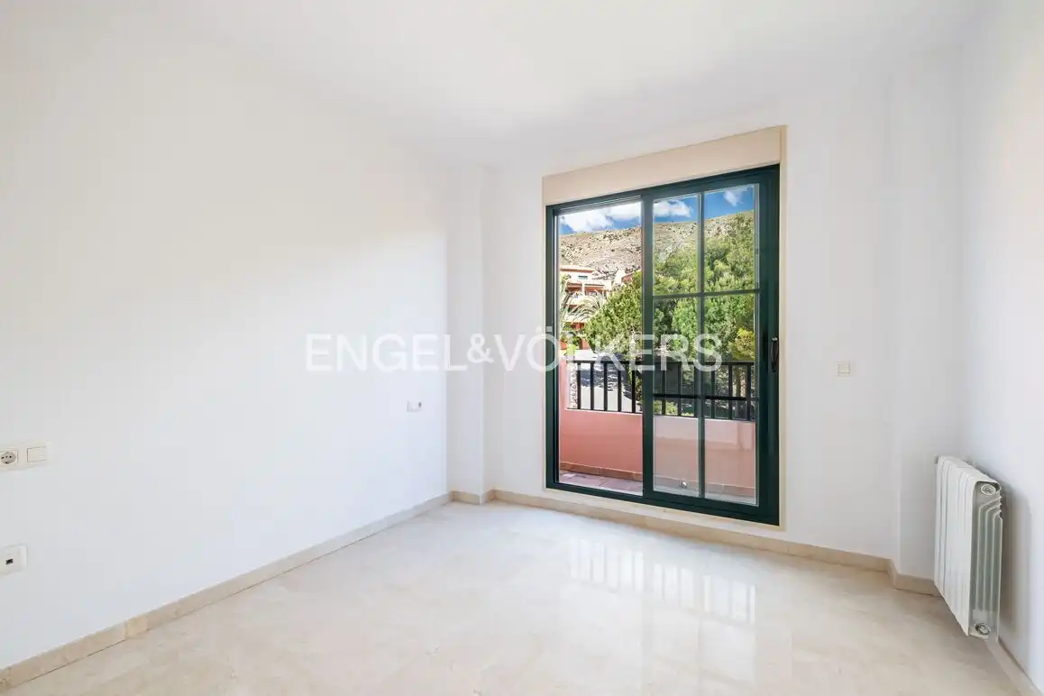 Apartment with pool for sale in Golf Bahía, imagen 9