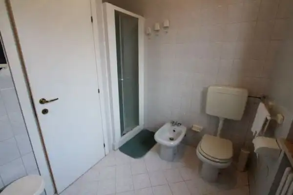 Bathroom of Flat for sale in Lleida