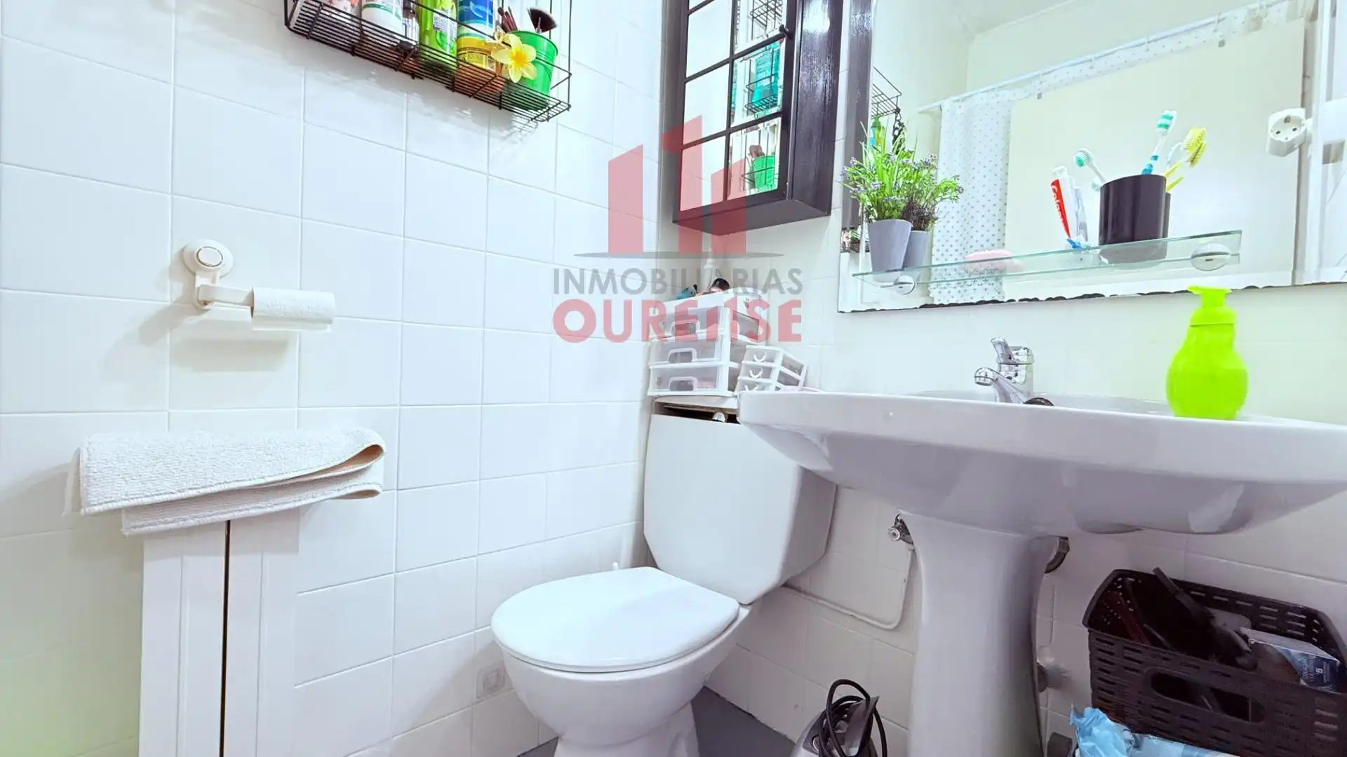 Bathroom of Buildings for sale in Ourense Capital 