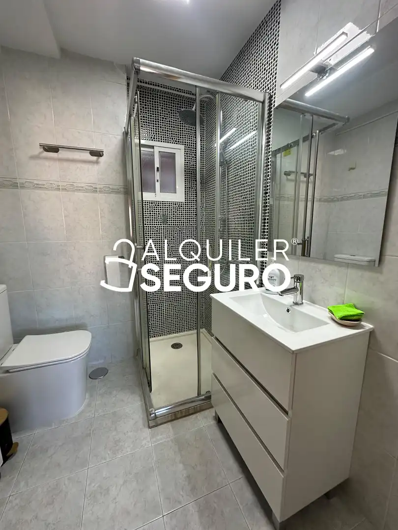 Badezimmer von Wohnung zur Miete in Málaga mit Klimaanlage und Möbliert