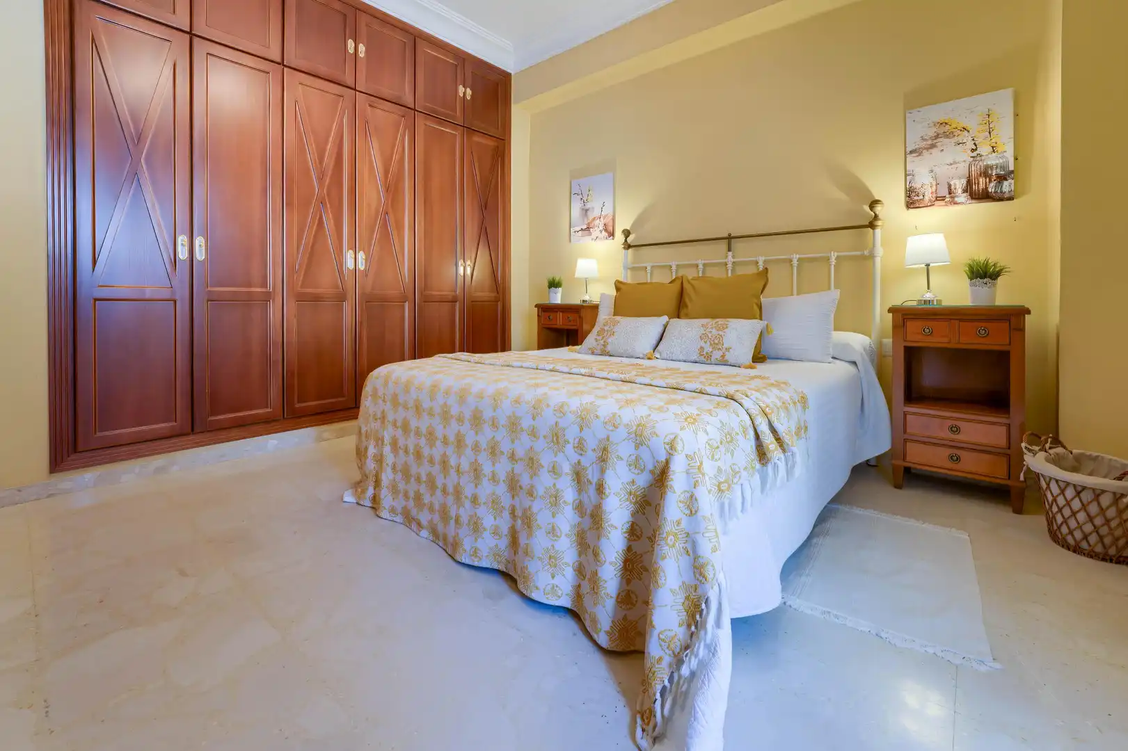 Habitación de Apartamento en venta en Sevilla con Alarma