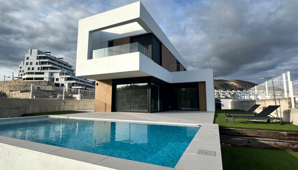 Foto 0 de Espectaculares Villas Independientes de Diseño en Finestrat con Vistas al Mar y Skyline de Benidorm