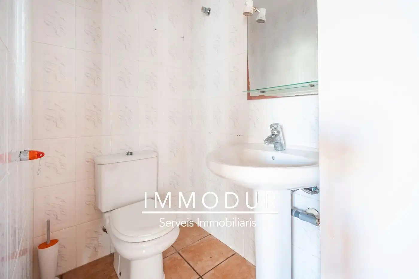 Badezimmer von Geschaftsraum zum Verkauf in Viladecans mit Klimaanlage, Heizung und Alarm