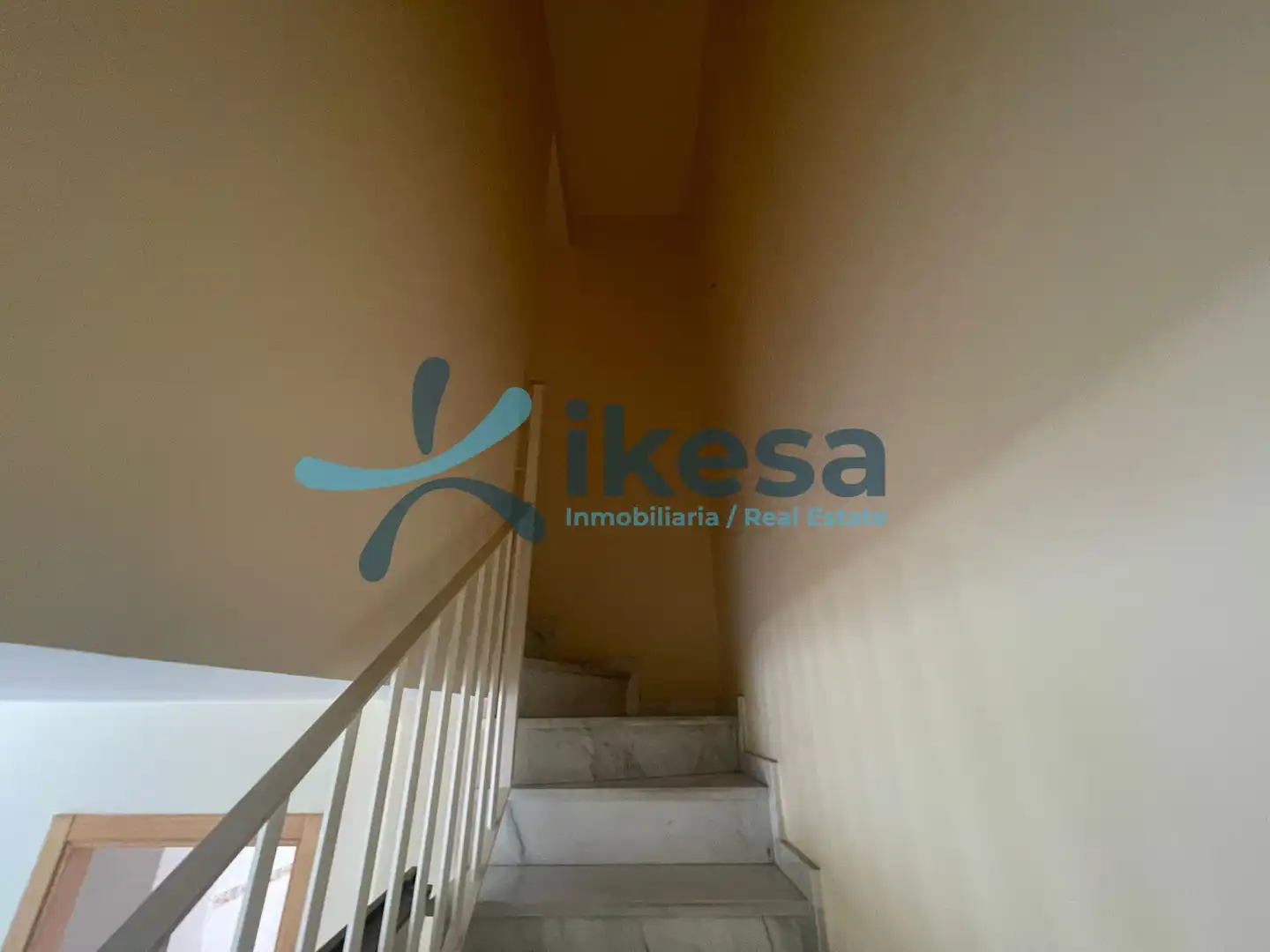 Casa adosada en venda en Gerena amb Jardí privat