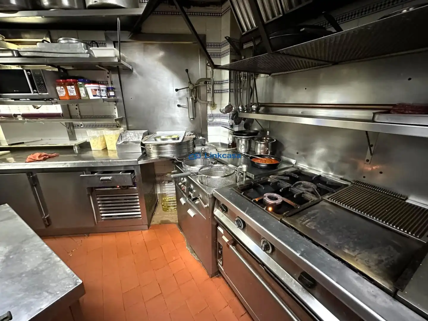 Cuina de Local de lloguer en Madrid amb Aire condicionat i Moblat