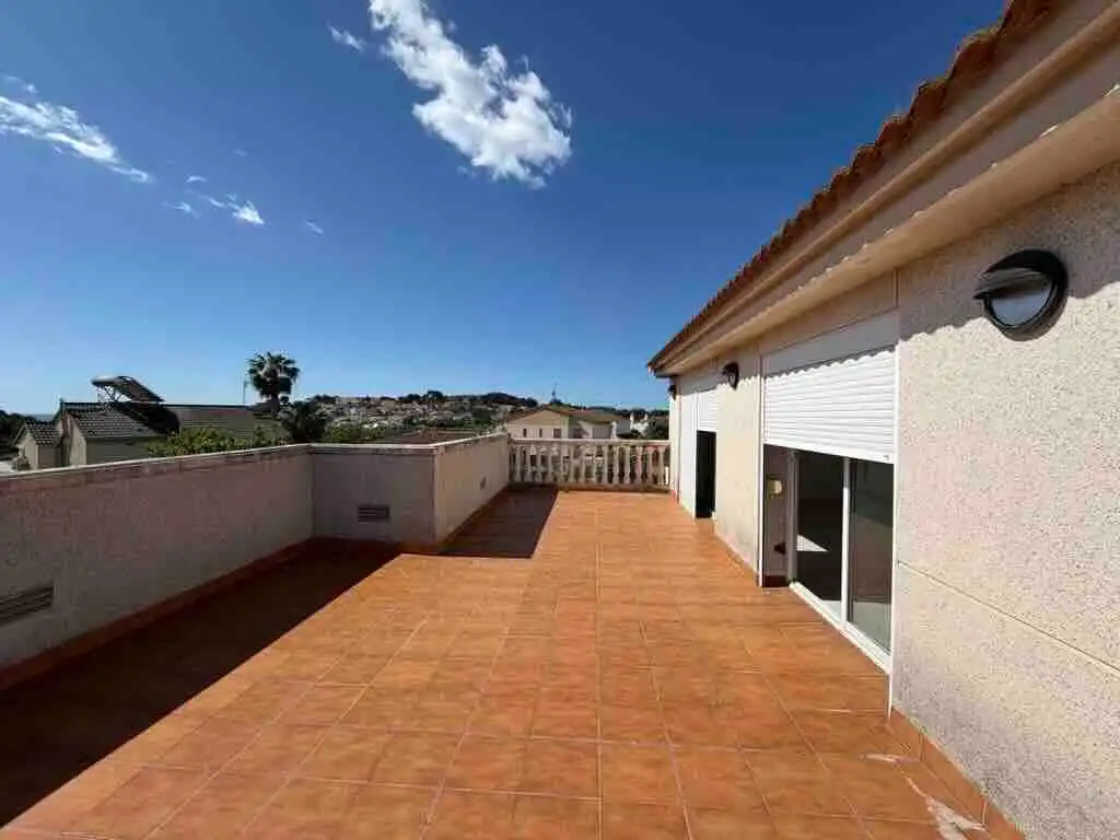 Chalet con piscina en venta en Carrer Menorca, imagen 3