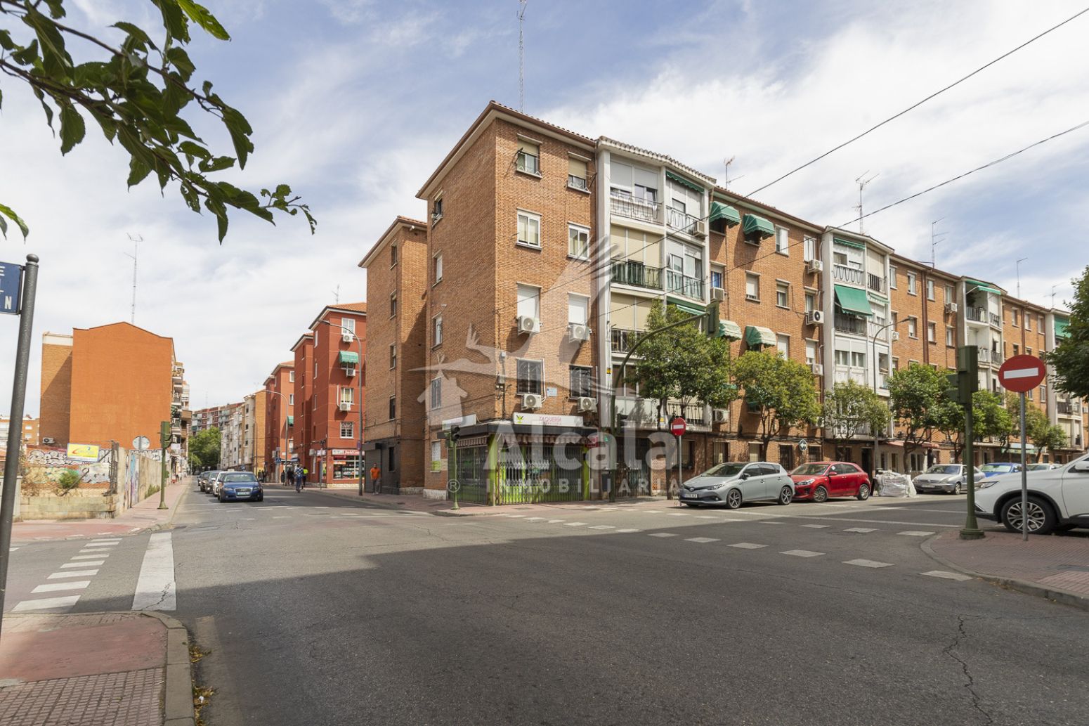 Vista exterior de Pis en venda en Alcalá de Henares amb Calefacció