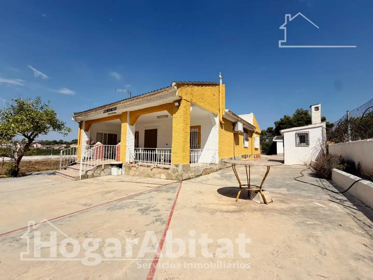 Villa mit Pool zum Verkauf in Calle Pintor Salvador Abril