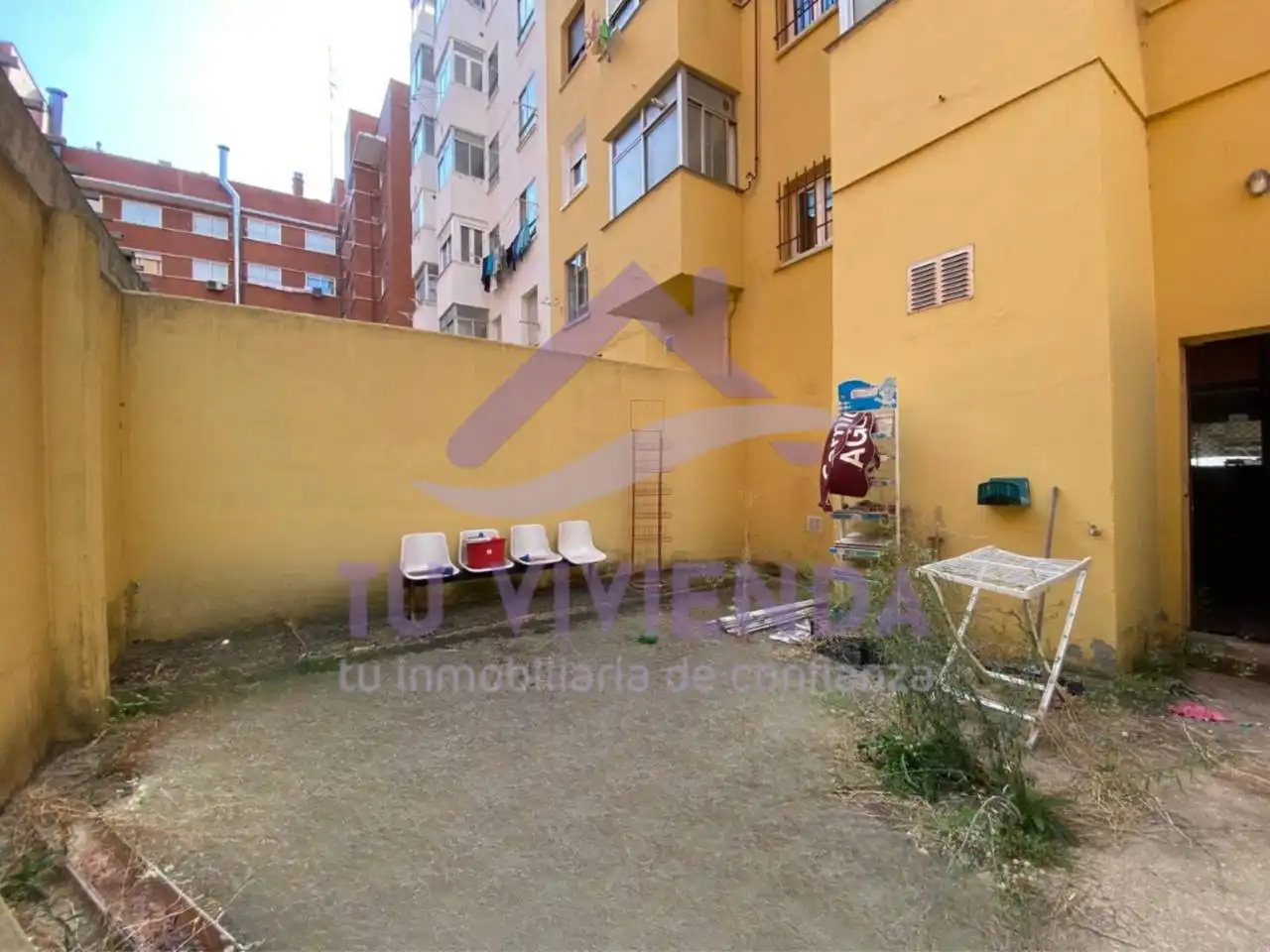 Vista exterior de Local de lloguer en Valladolid amb Alarma
