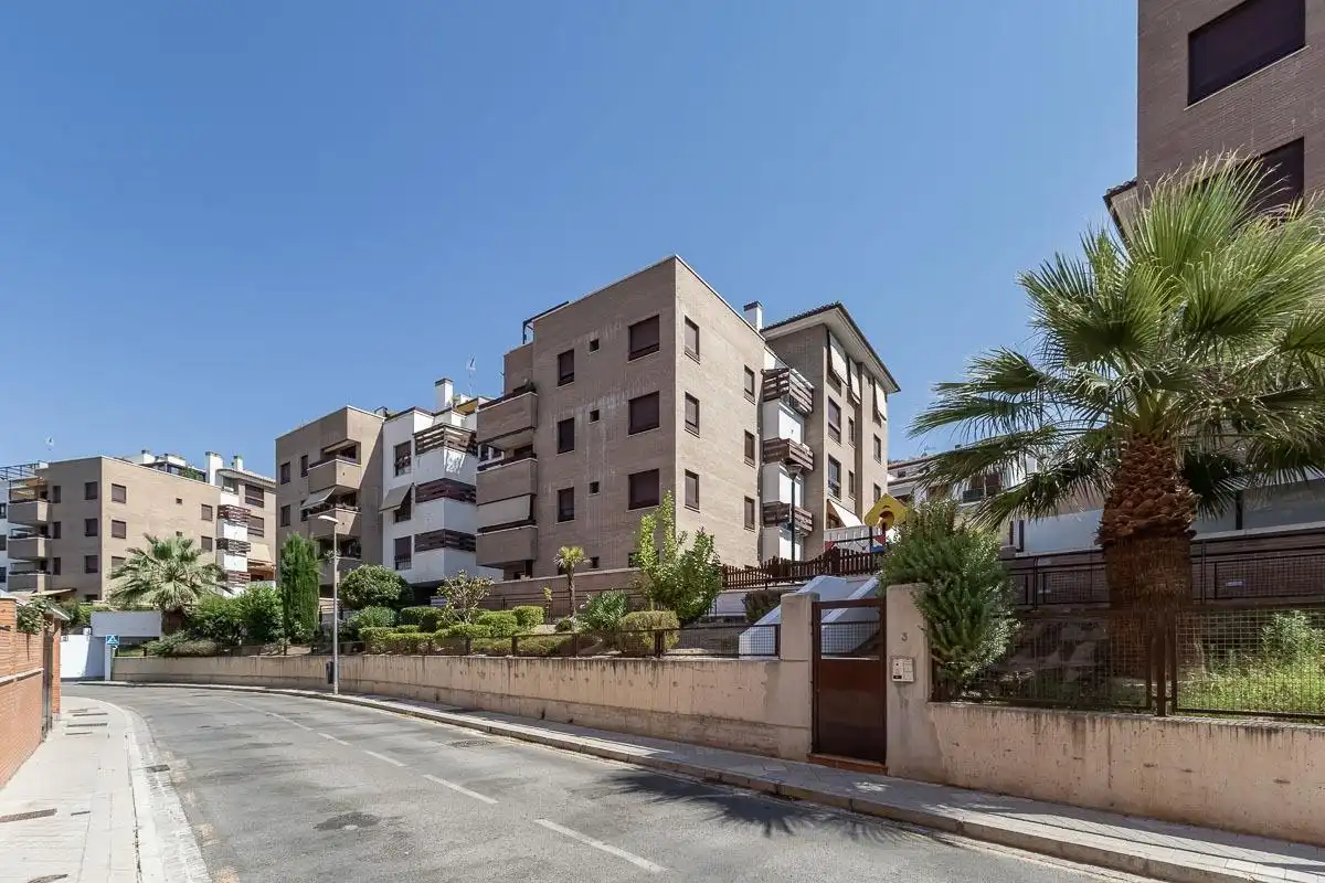 Vista exterior de Pis en venda en Granada amb Aire condicionat, Calefacció i Traster