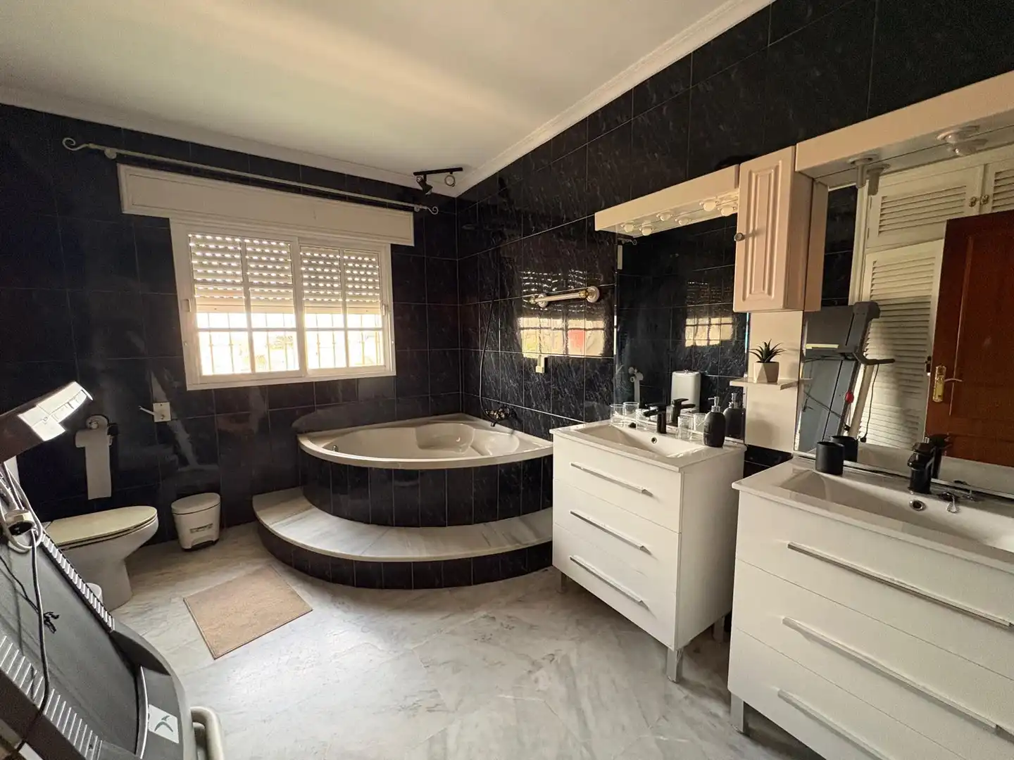 Bathroom of Houses for sale in Algeciras  with Air Conditioner, Private garden and Terrace