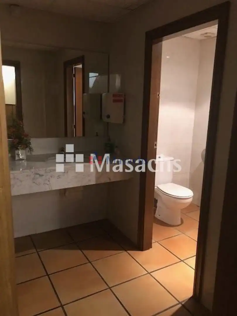 Local comercial en venda a Llevant, imagen 14