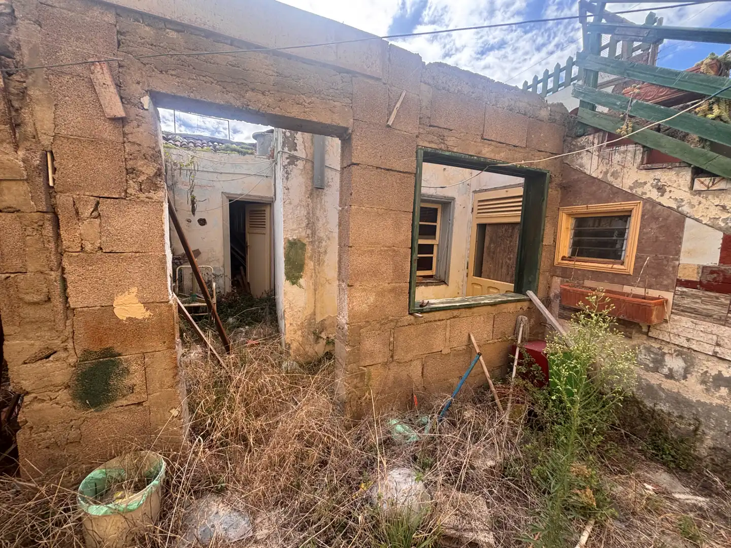 Vista exterior de Casa adosada en venda en Tacoronte amb Jardí privat, Terrassa i Traster