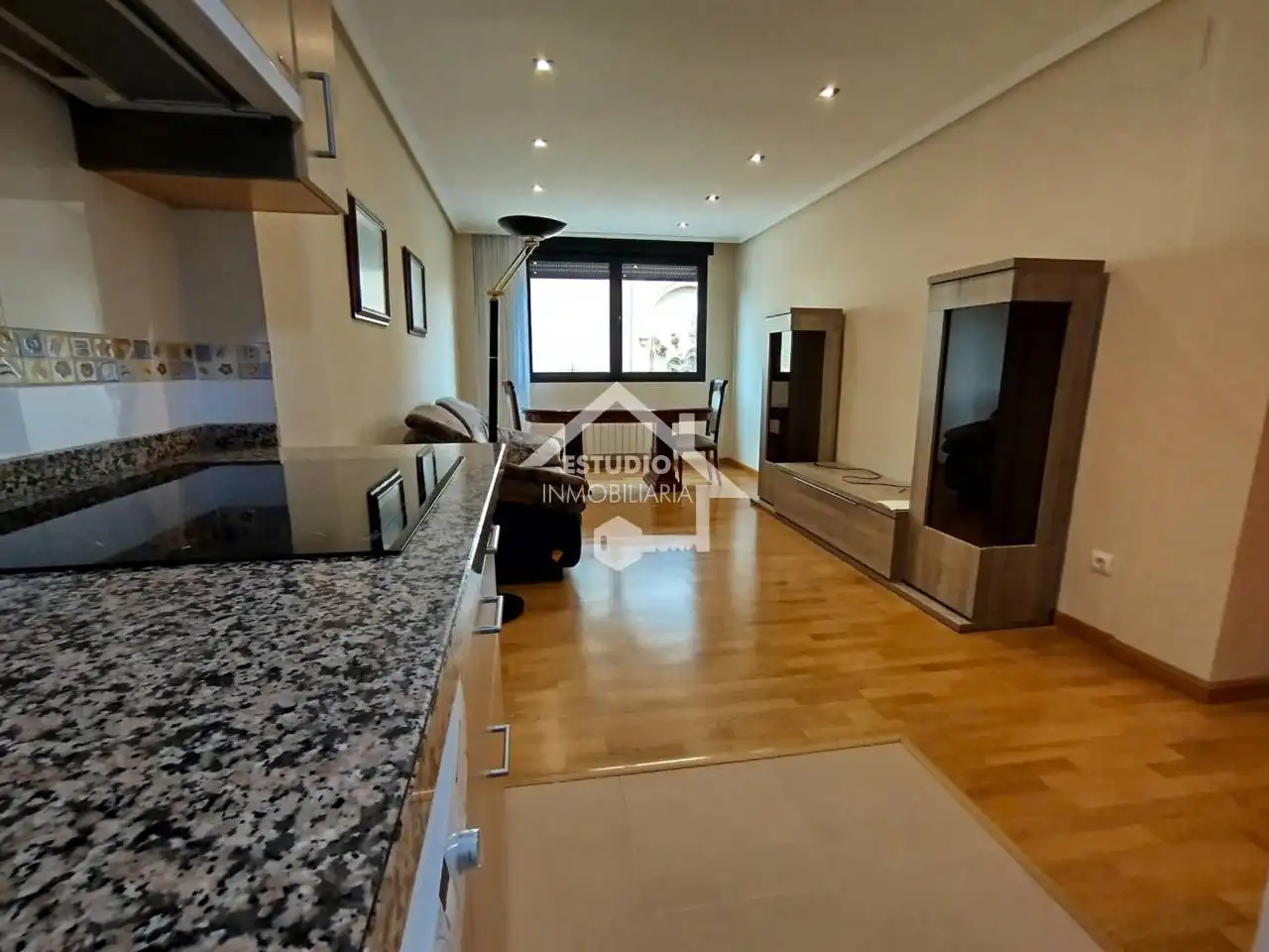 Wohnzimmer von Wohnung zum Verkauf in Oyón-Oion mit Heizung, Abstellraum und Balkon