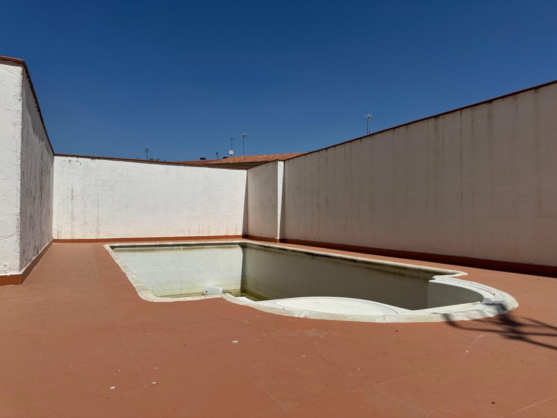 Swimming pool of Flat for sale in Aranjuez  with Air Conditioner, Heating and Balcony