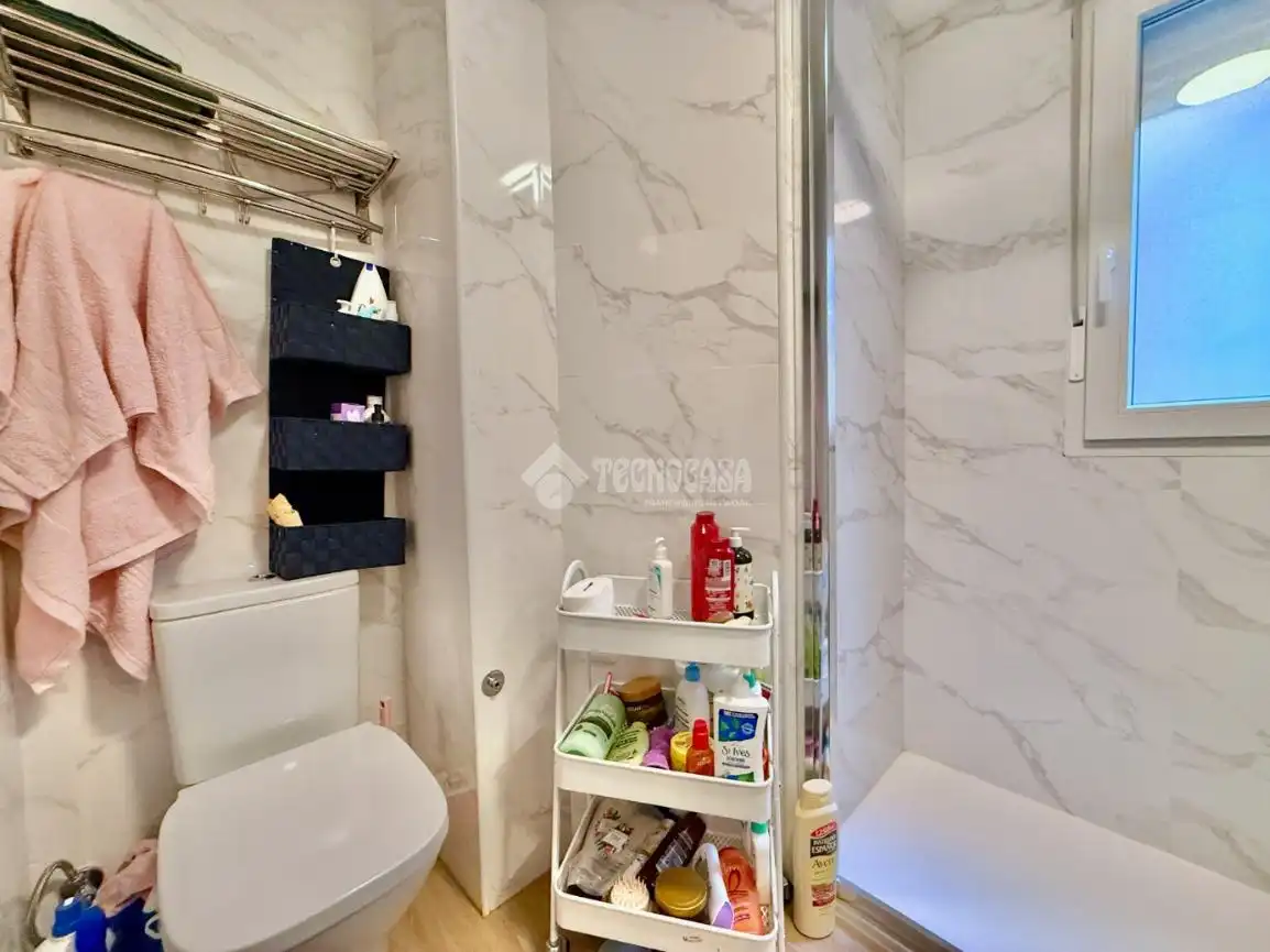 Bathroom of Flat for sale in Alcalá de Henares  with Air Conditioner and Terrace