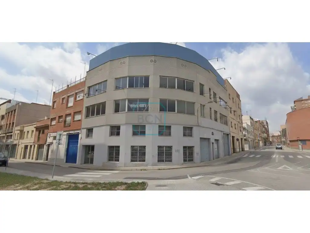 Außenansicht von Gebaude zur Miete in Terrassa