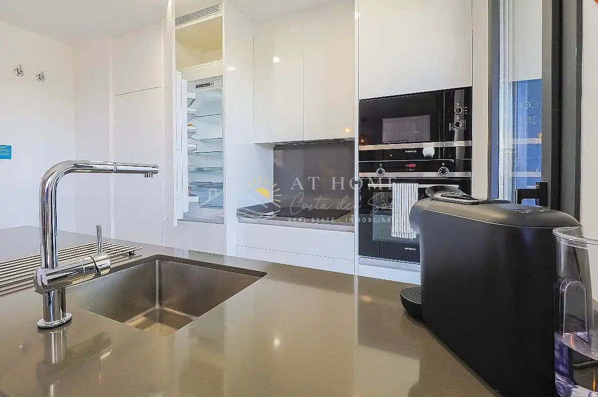 Cocina de Apartamento en venta en Málaga con Terraza, Piscina y Horno