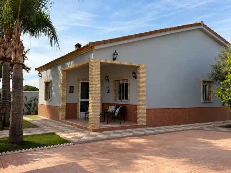 Vista exterior de Casa o chalet en venta en Arahal, Sevilla