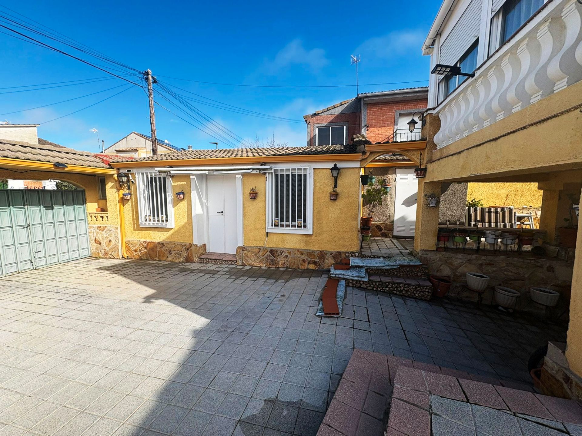 Exterior view of House or chalet for sale in Casarrubios del Monte  with Air Conditioner, Heating and Private garden