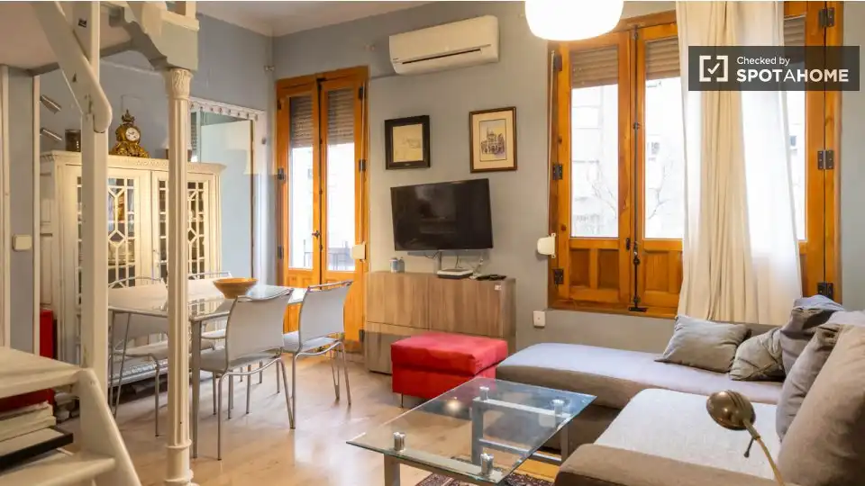 Living room of Flat for rent in Madrid  with Air Conditioner, Heating and Furnished