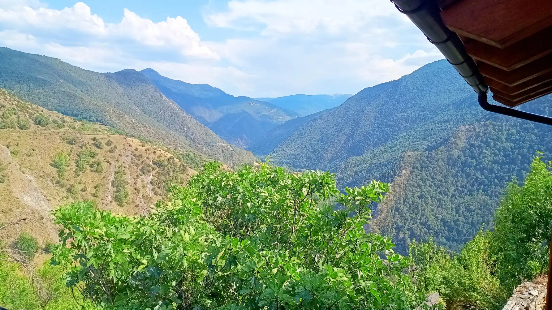 Vista exterior de Casa o xalet en venda en La Guingueta d'Àneu amb Balcó