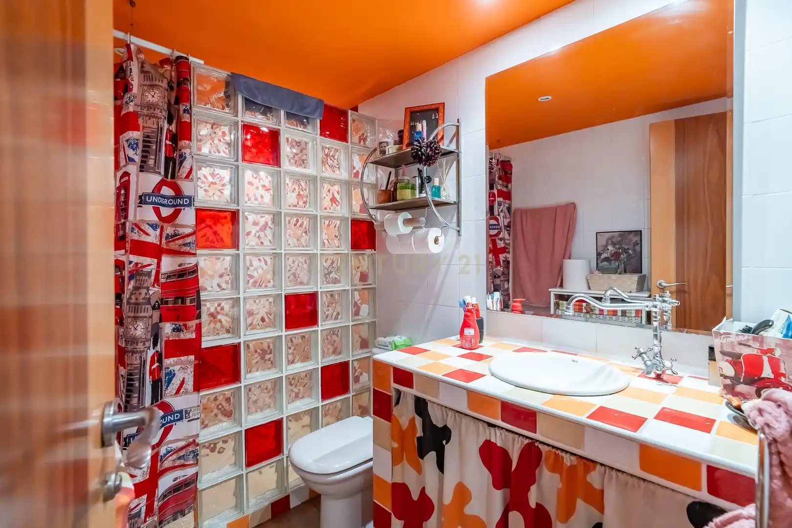 Baño de Piso en venta en Fuengirola con Piscina y Piscina comunitaria