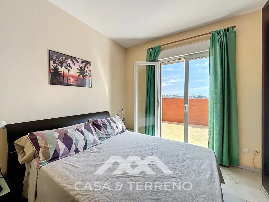 Schlafzimmer von Dachboden zum Verkauf in Algarrobo mit Klimaanlage, Terrasse und Balkon