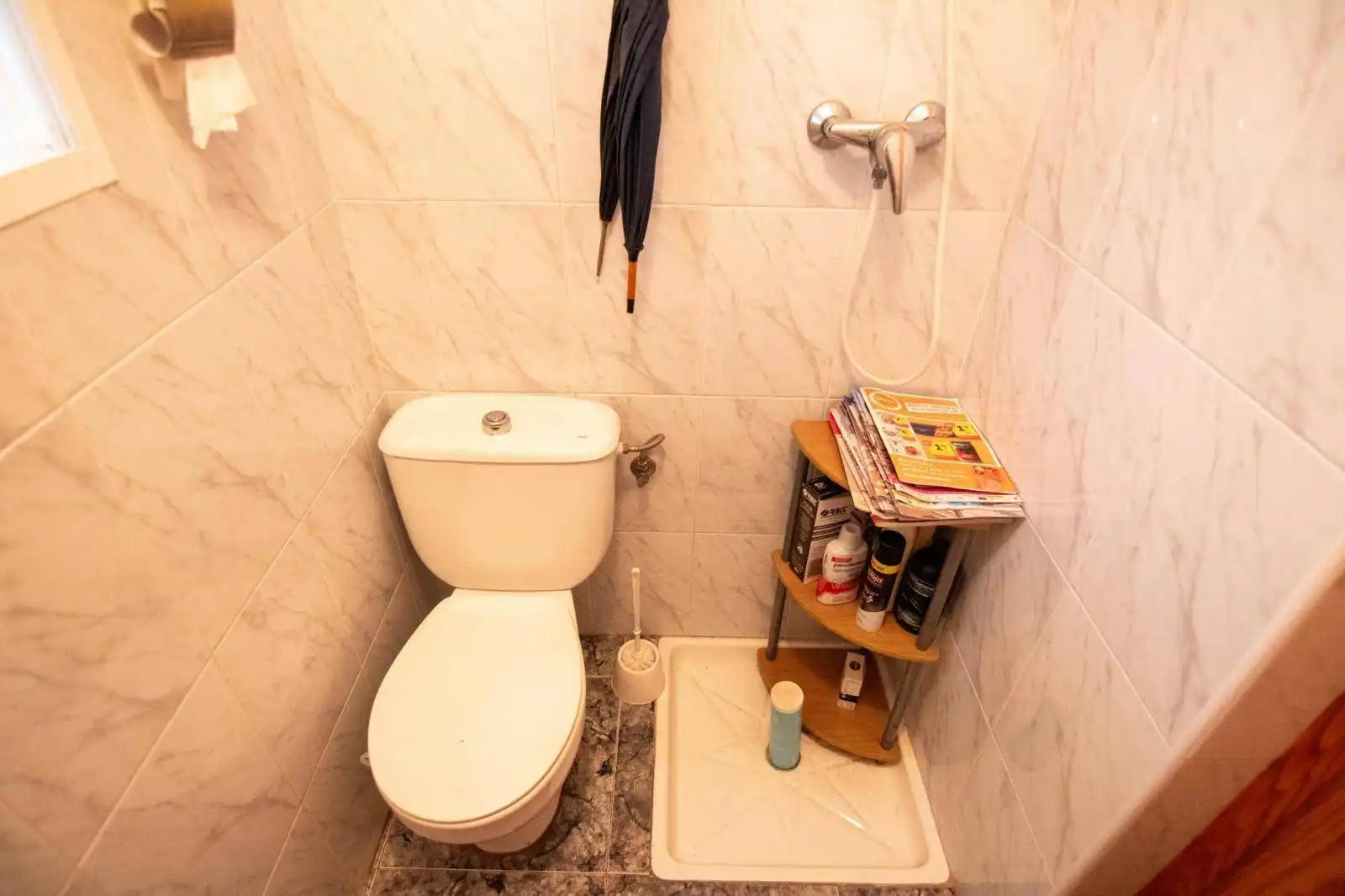 Badezimmer von Einfamilien-Reihenhaus zum Verkauf in Torrevieja mit Klimaanlage, Heizung und Terrasse