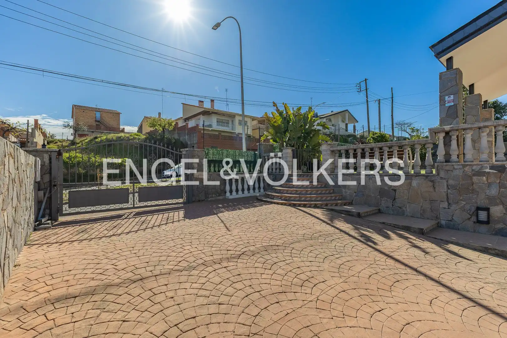 Vista exterior de Casa o xalet en venda en Terrassa amb Aire condicionat, Calefacció i Jardí privat