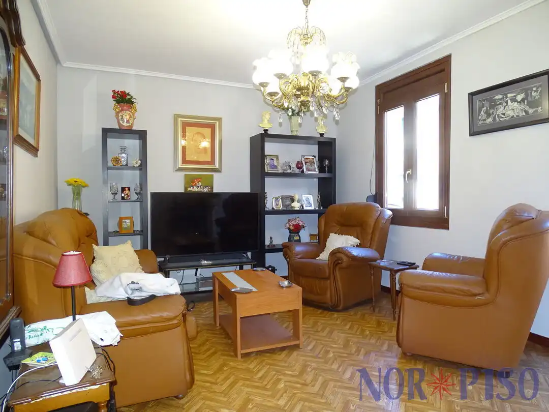 Piso con terraza en venta en Ibaiondo