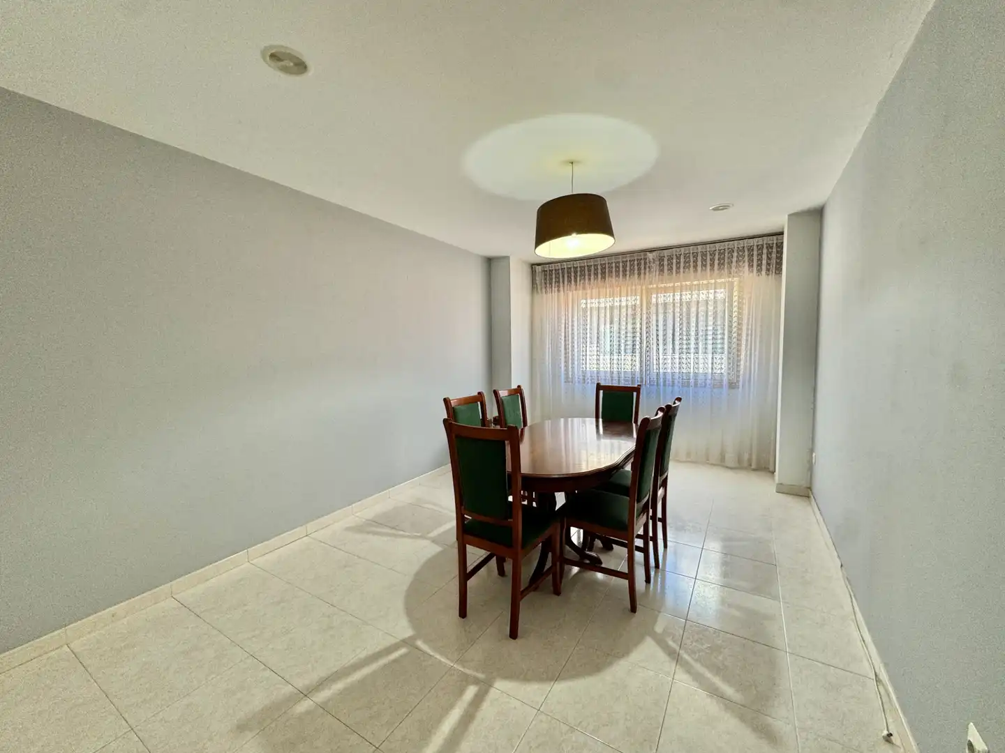 Comedor de Piso en venta en Arteixo con Parquet, Amueblado y Horno