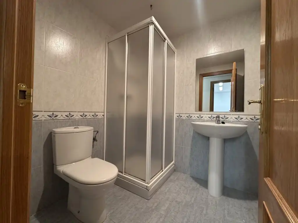 Baño de Piso en venta en  Logroño con Calefacción, Parquet y Terraza