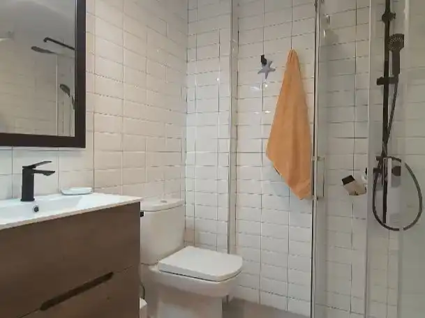 Badezimmer von Wohnung zur Miete in L'Ametlla de Mar  mit Parkett und Möbliert